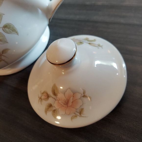 Vintage Sadler Floral Teapot - Picture 3 of 7